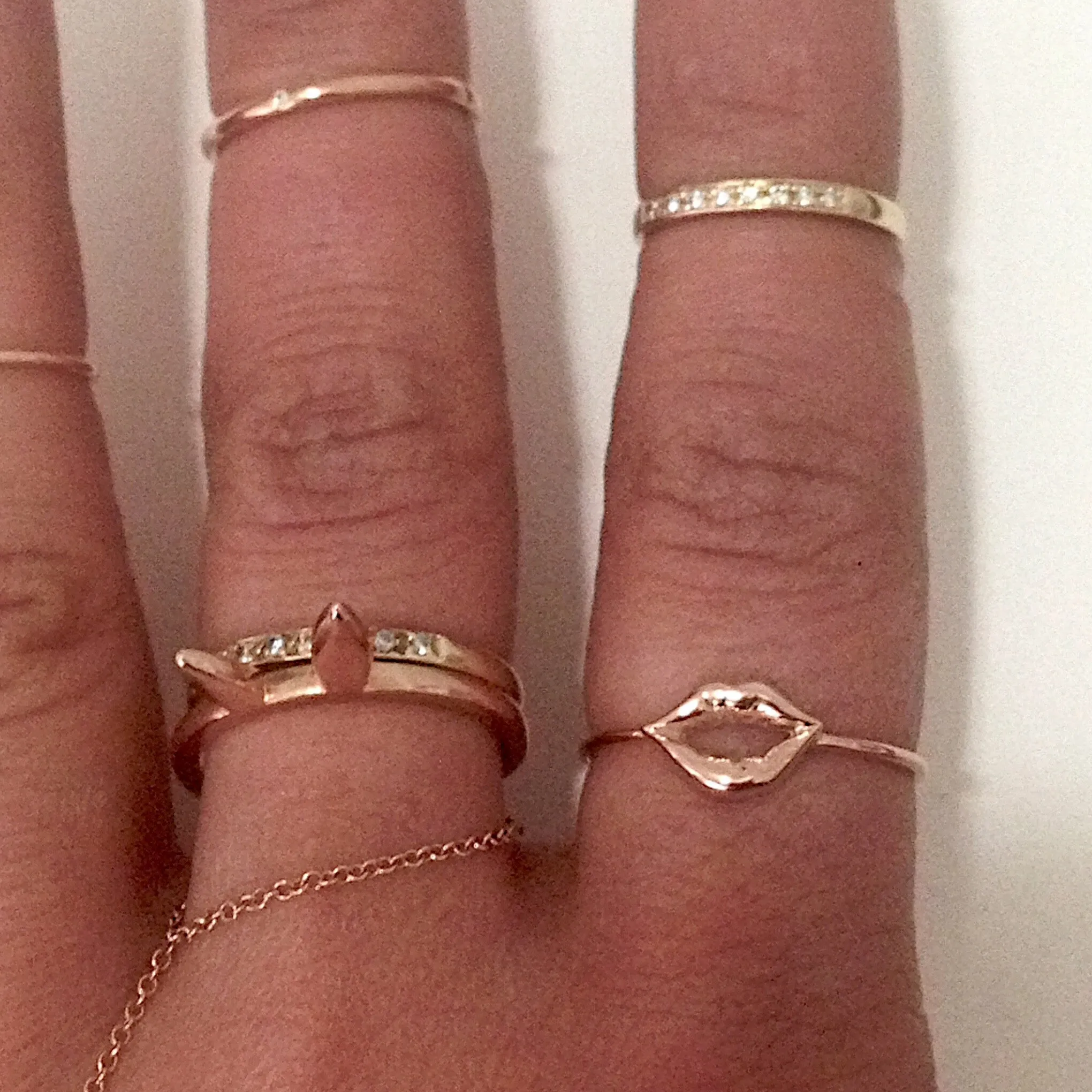 14K Gold Lip Pout Kiss Ring