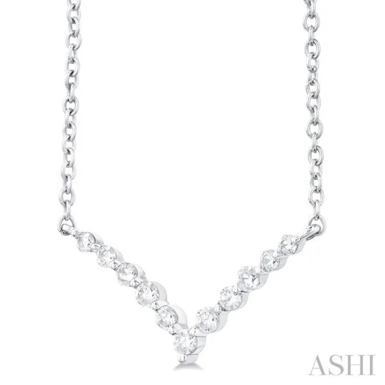 1/8 ctw Chevron Round Cut Diamond Petite Necklace in 14K White Gold