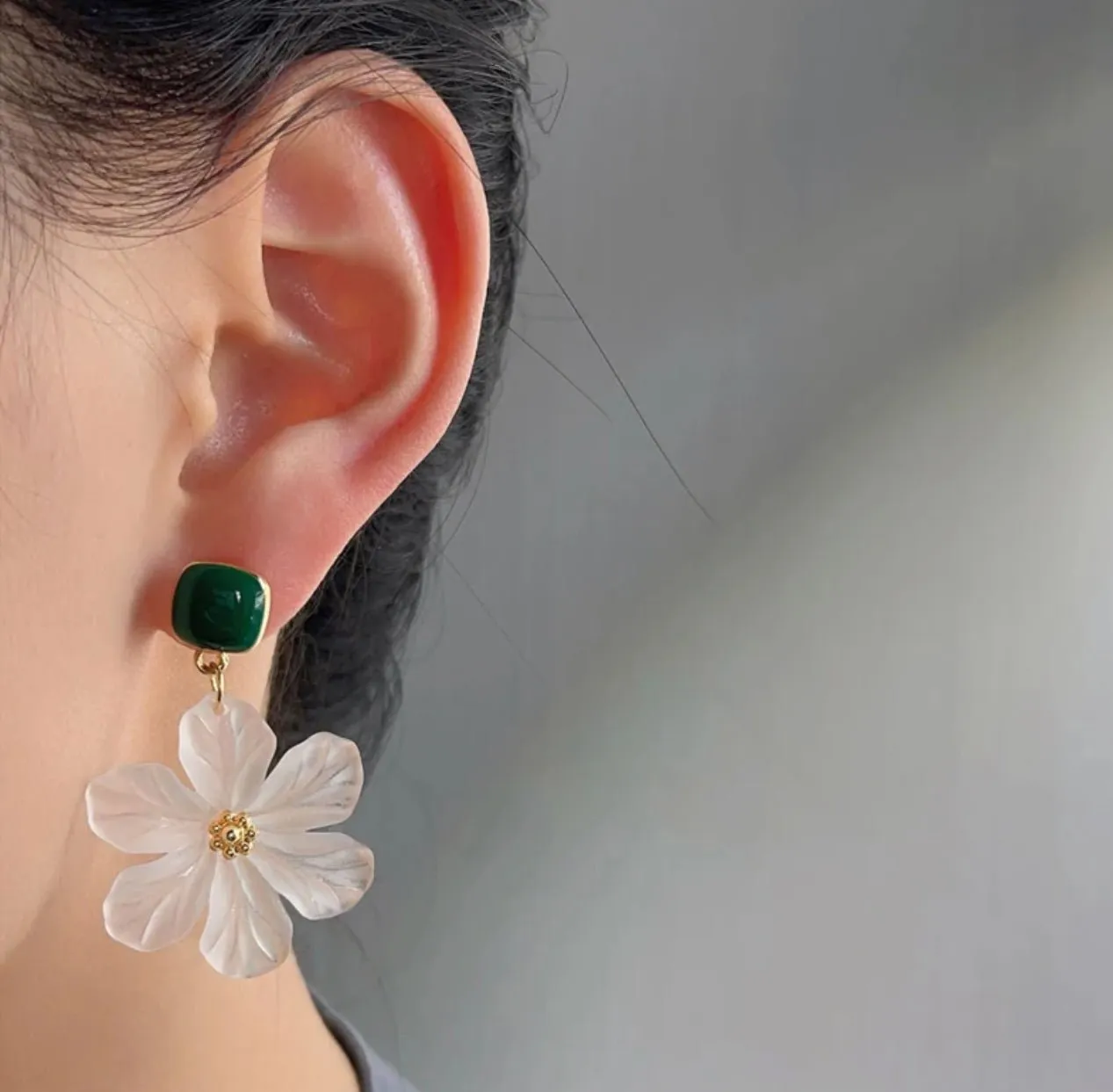 Acrylic Flower Lightweight Clip On Earrings
