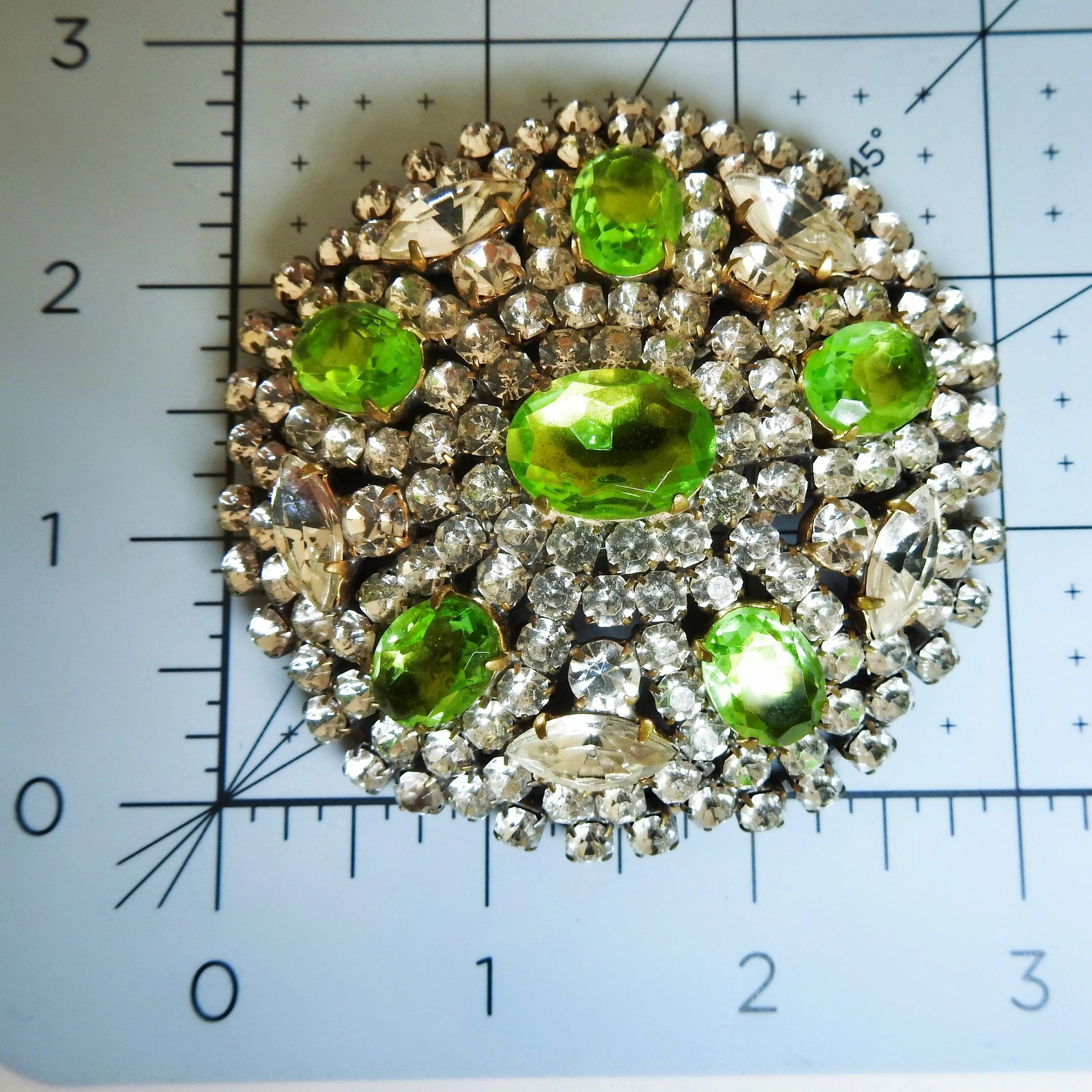 Elegant Austrian crystal brooch pin