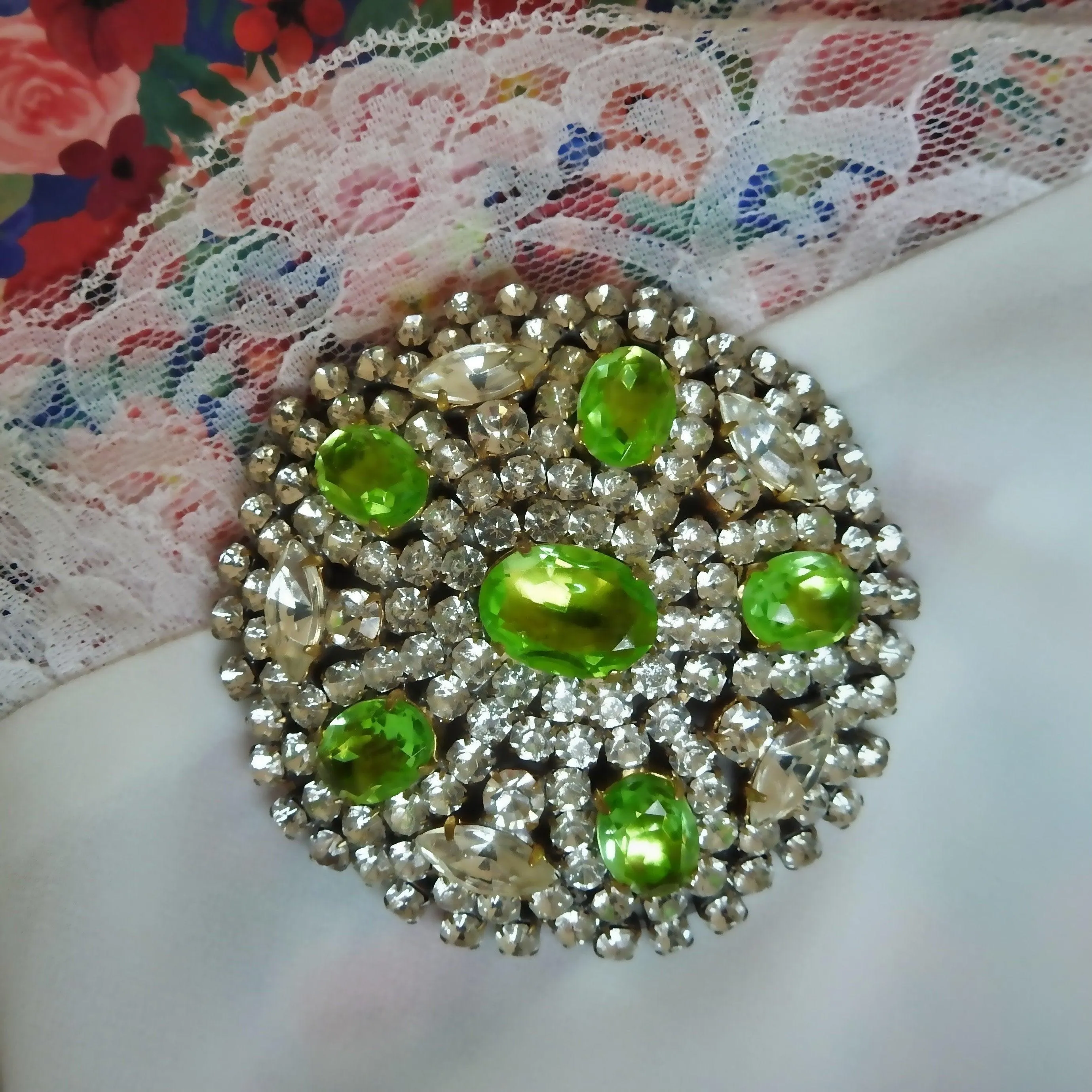 Elegant Austrian crystal brooch pin
