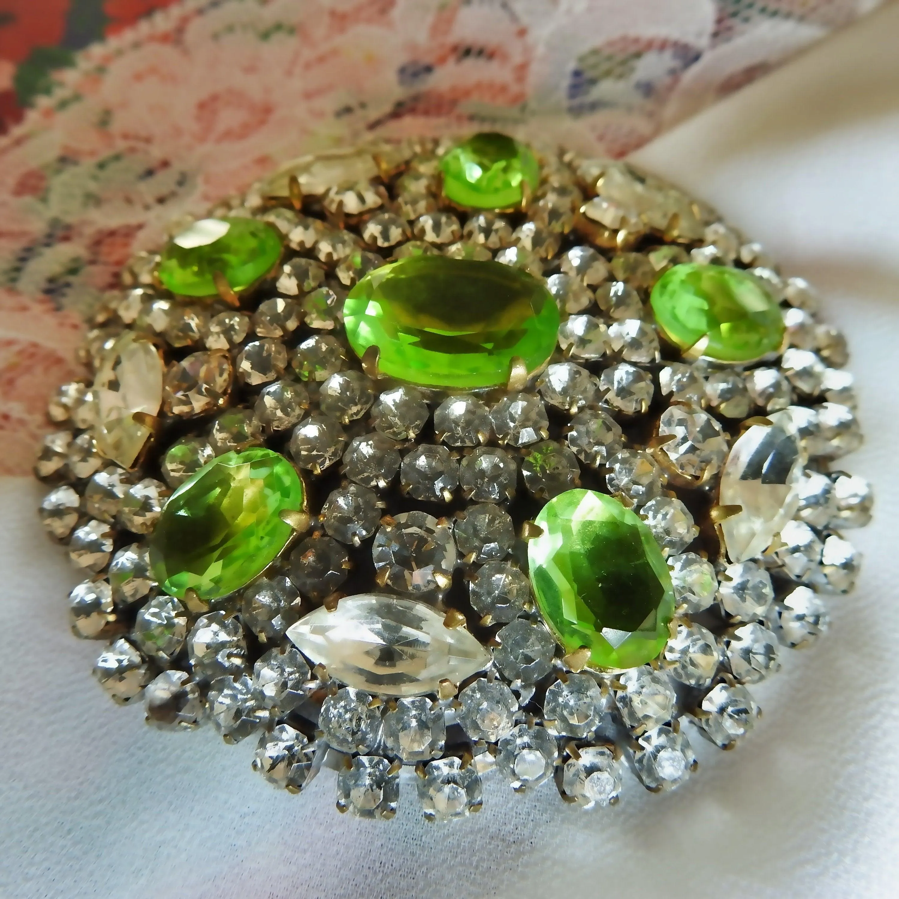 Elegant Austrian crystal brooch pin