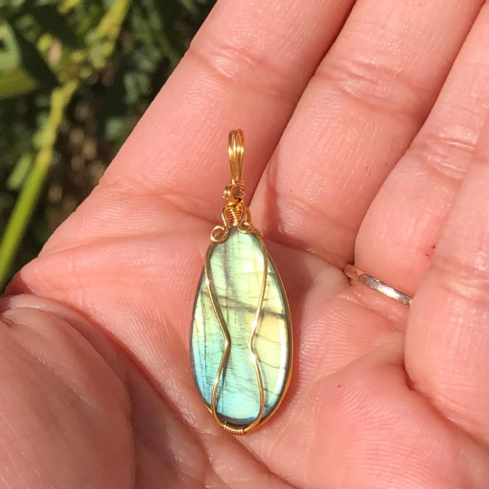 Ersa ✵ Labradorite Pendant ✵