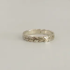 Feather ring - Sterling Silver Stacking Ring