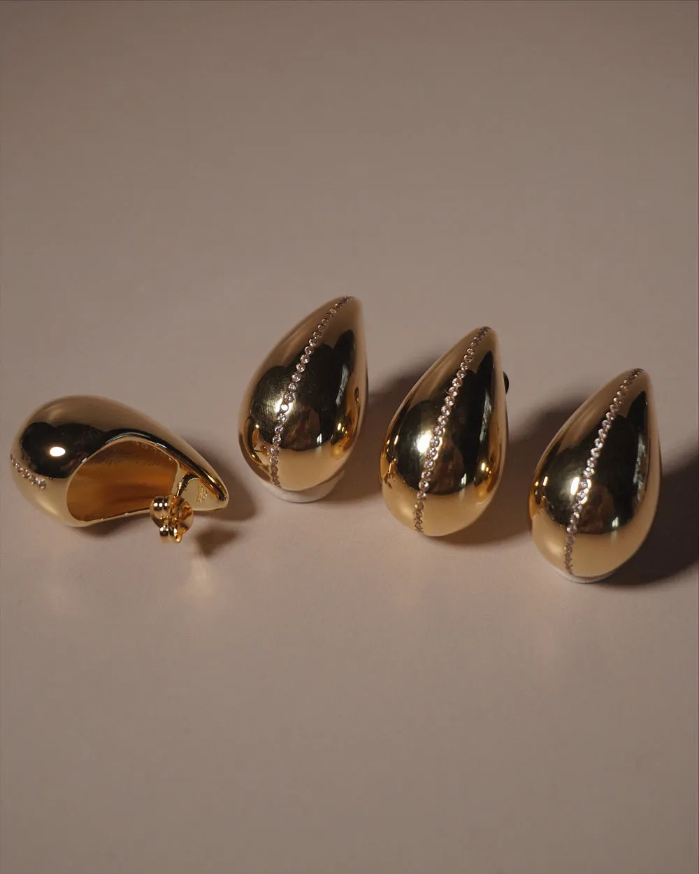 Hera Large Drop Earrings Gold