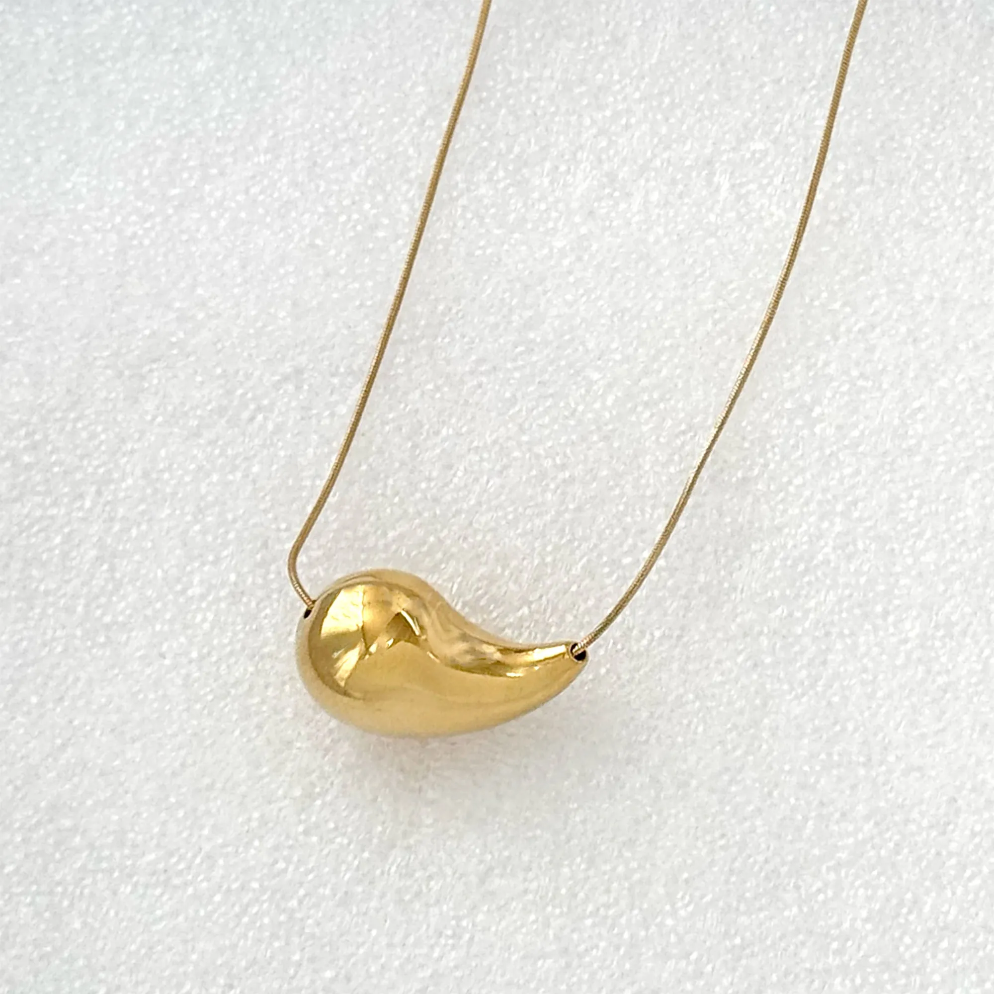 INDIA GOLD PAISLEY LONG PENDANT NECKLACE