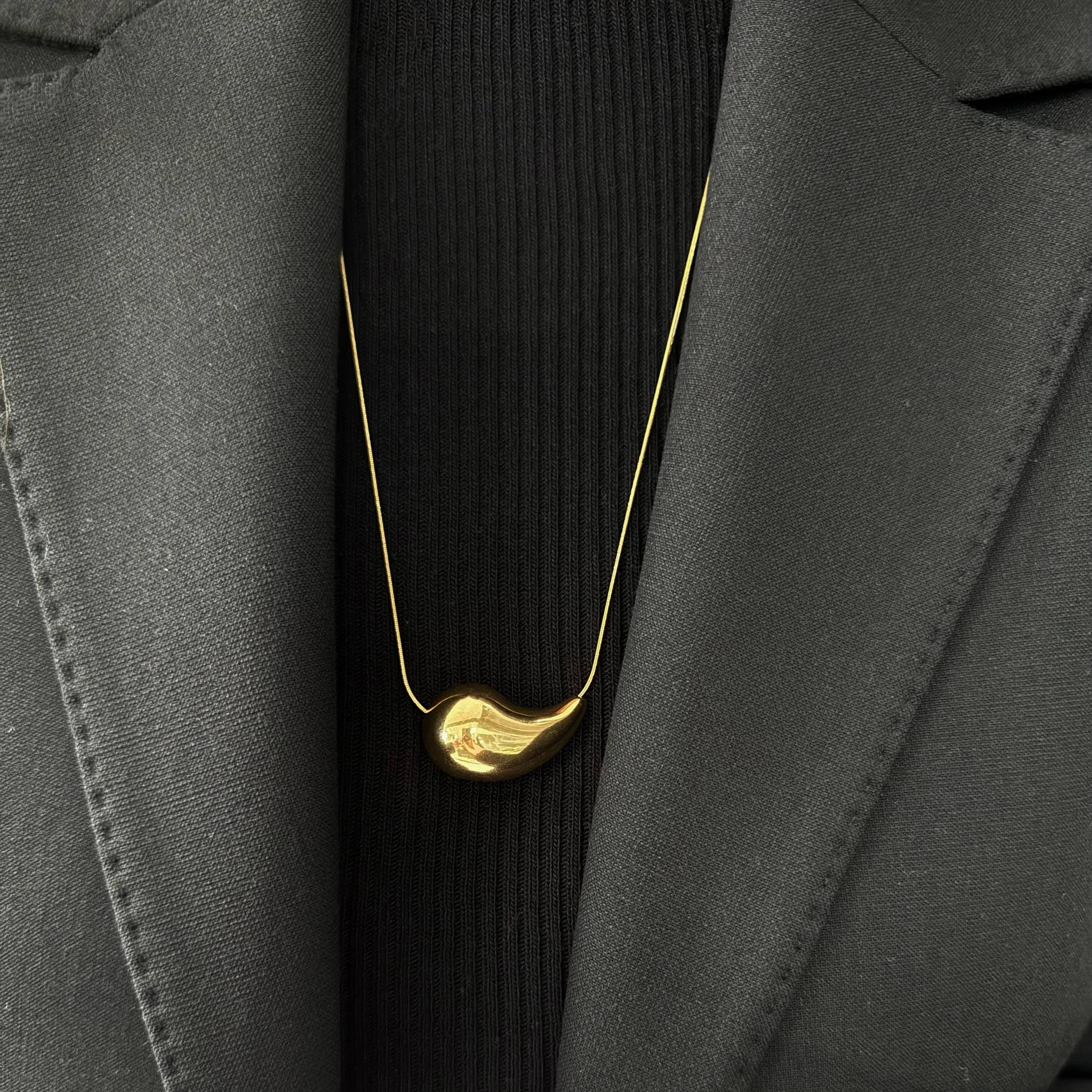 INDIA GOLD PAISLEY LONG PENDANT NECKLACE