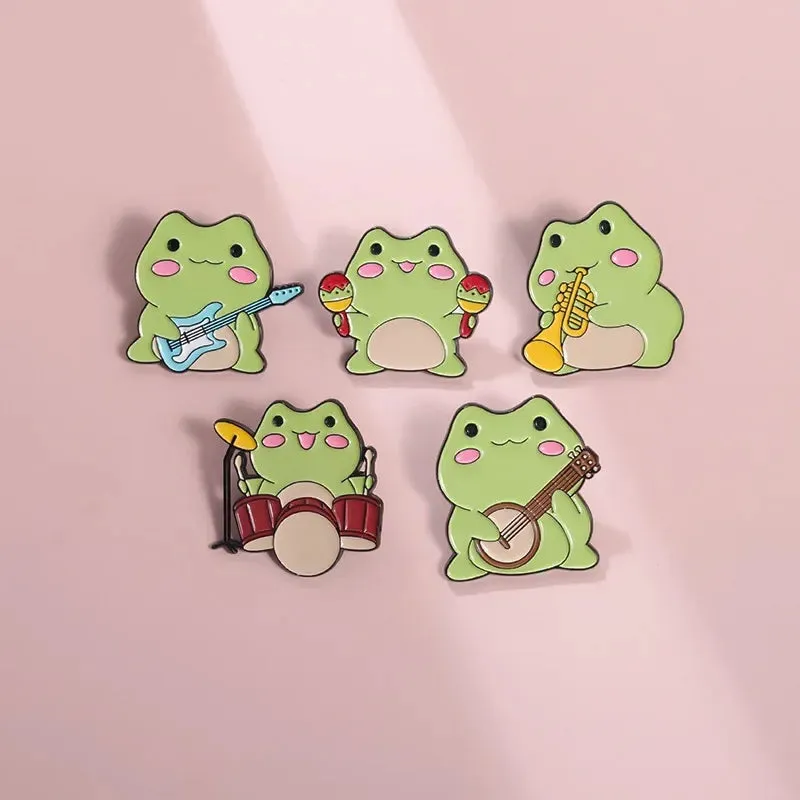 Kawaii Cartoon Frog Band Enamel Pins 🎶🐸 | Fun Drum & Guitar Brooches for Kids & Friends 🎸✨ | Cute Lapel Badges & Jewelry Gift