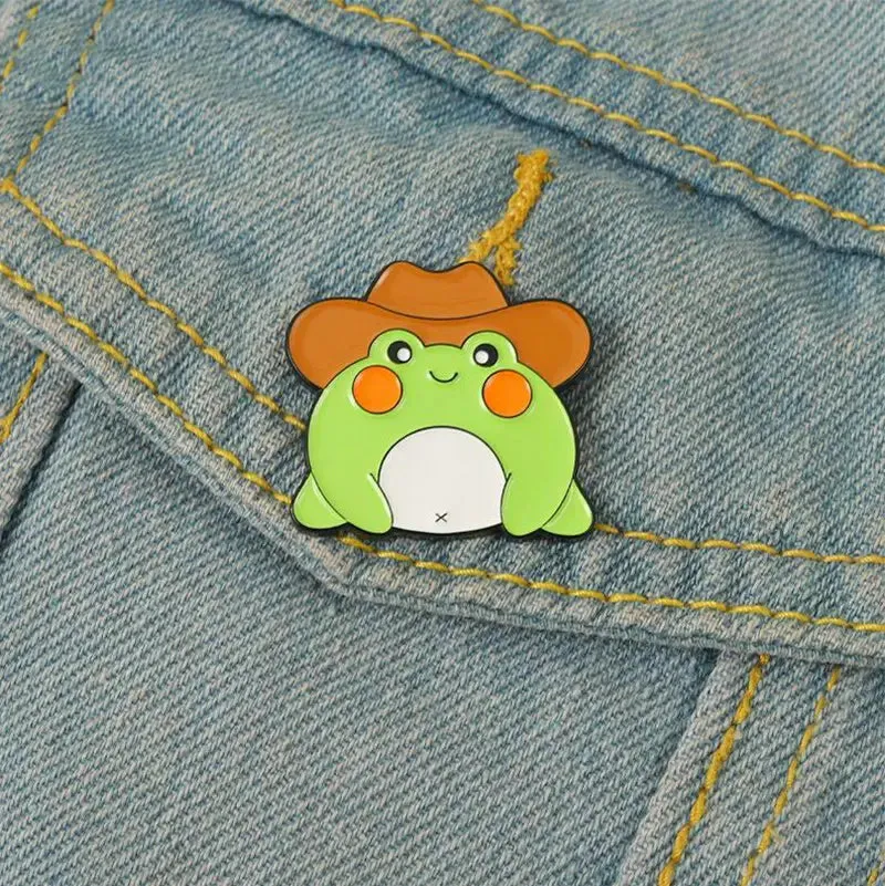 Kawaii Cowboy Hat Frog Enamel Pins 🐸🎩 - Cute Froggy Brooches for Bags & Clothes, Fun Animal Jewelry Gift for Kids & Friends!