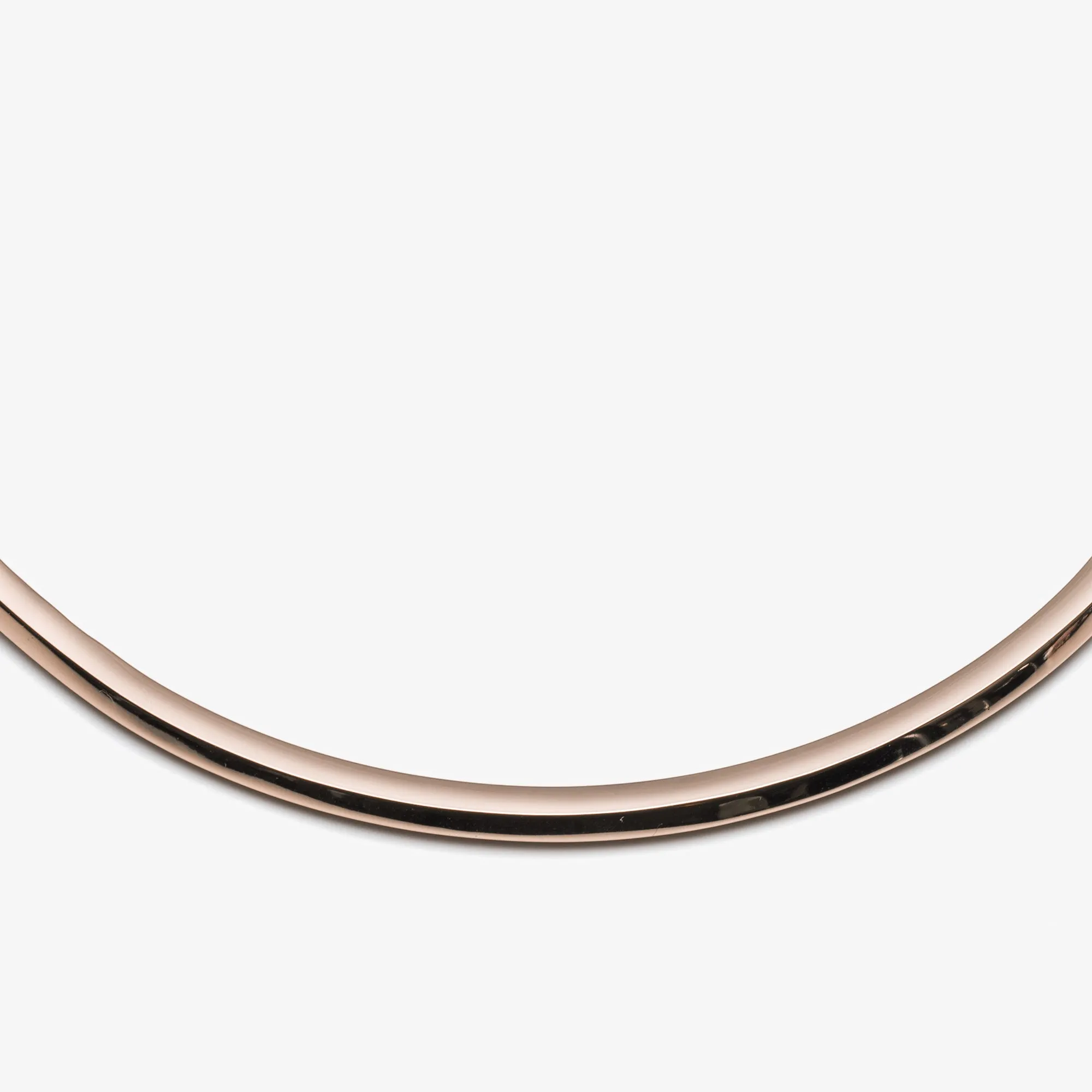 PEAKED COLLAR