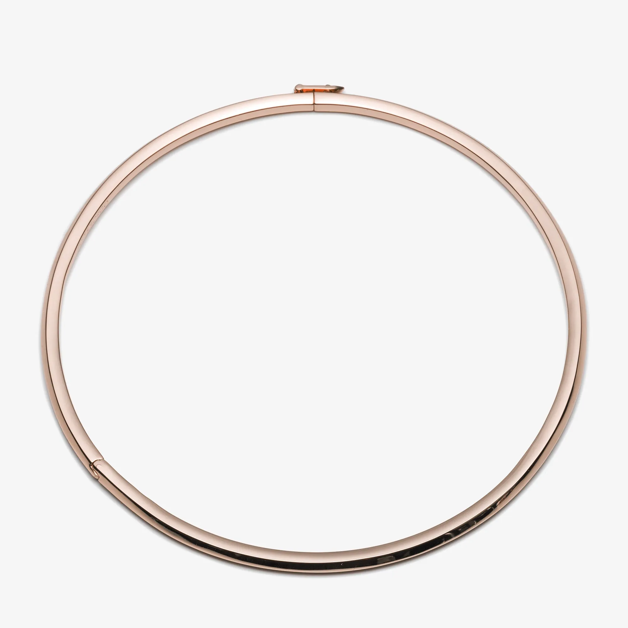 PEAKED COLLAR