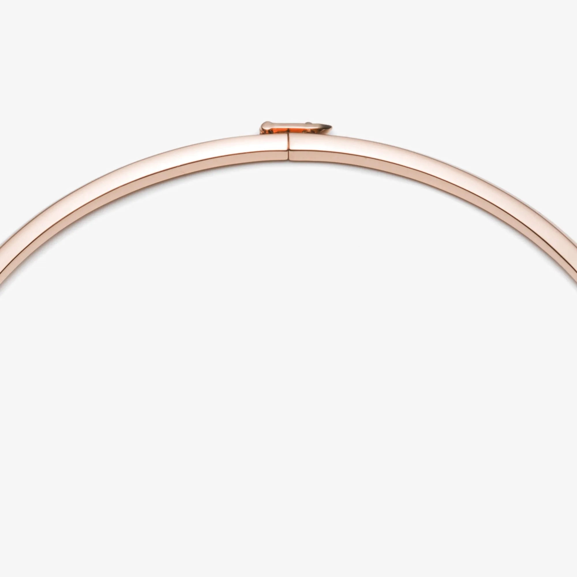 PEAKED COLLAR