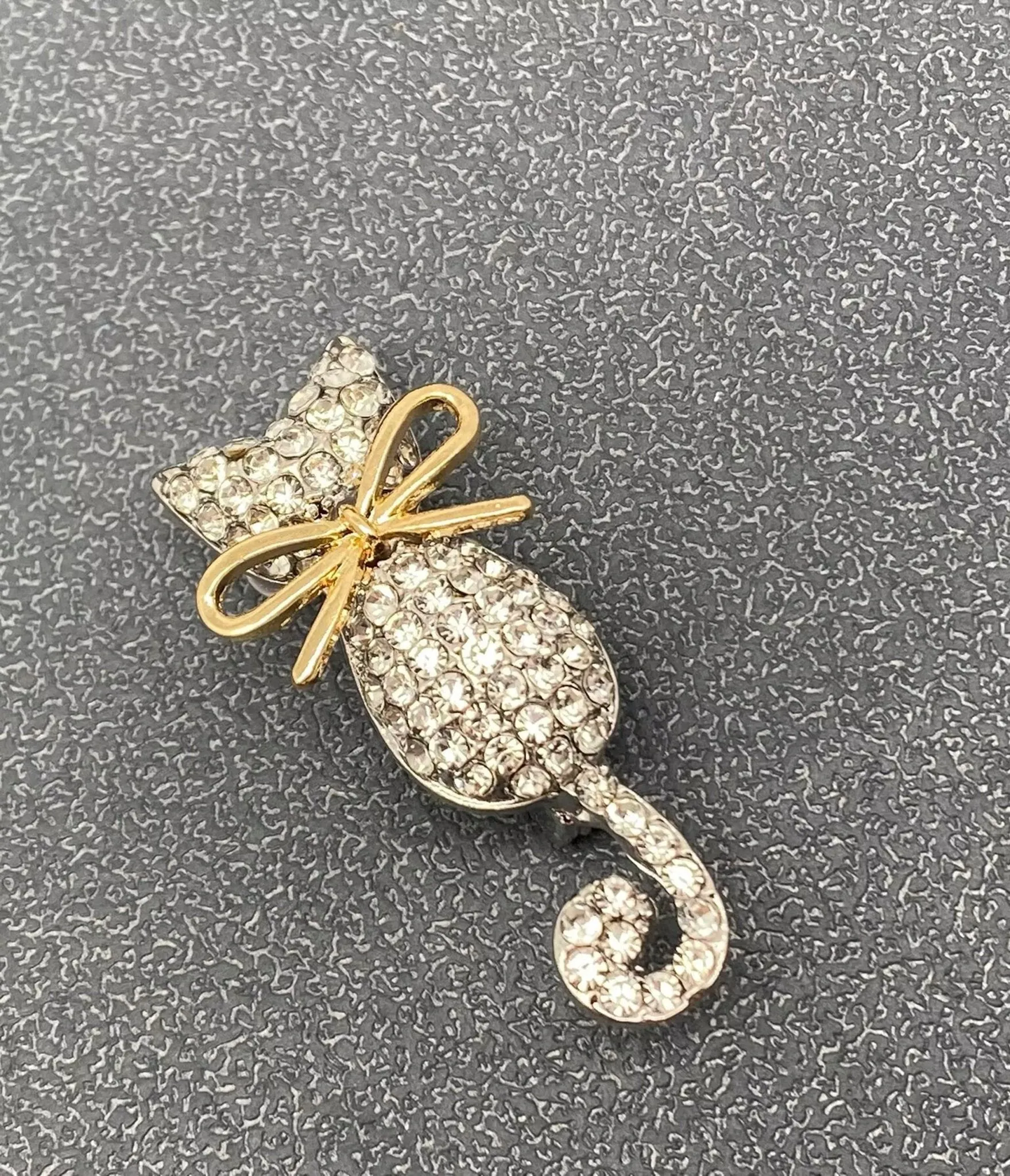 Rhinestone Cat Brooch