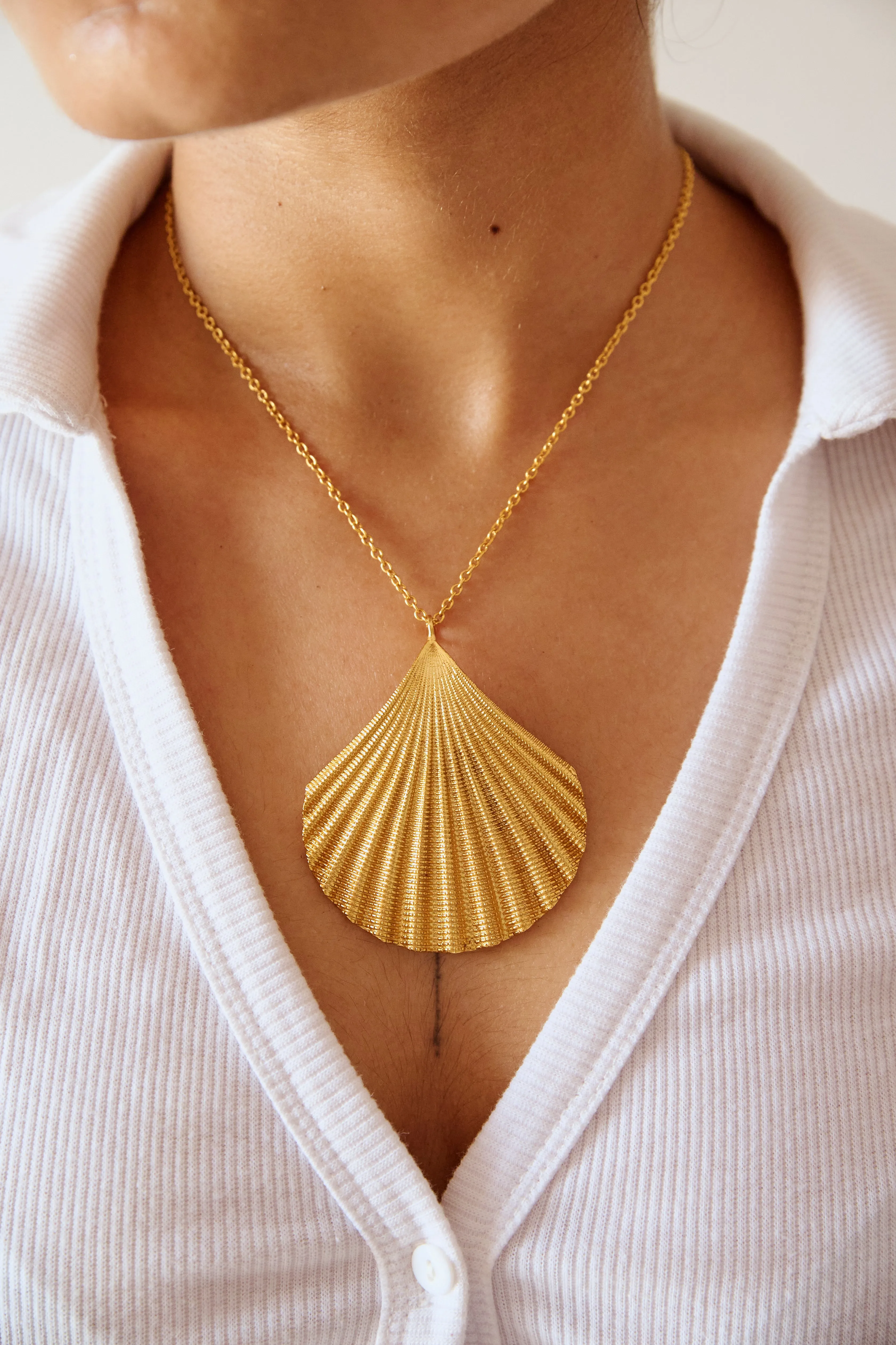 SHELL CHARM BIG