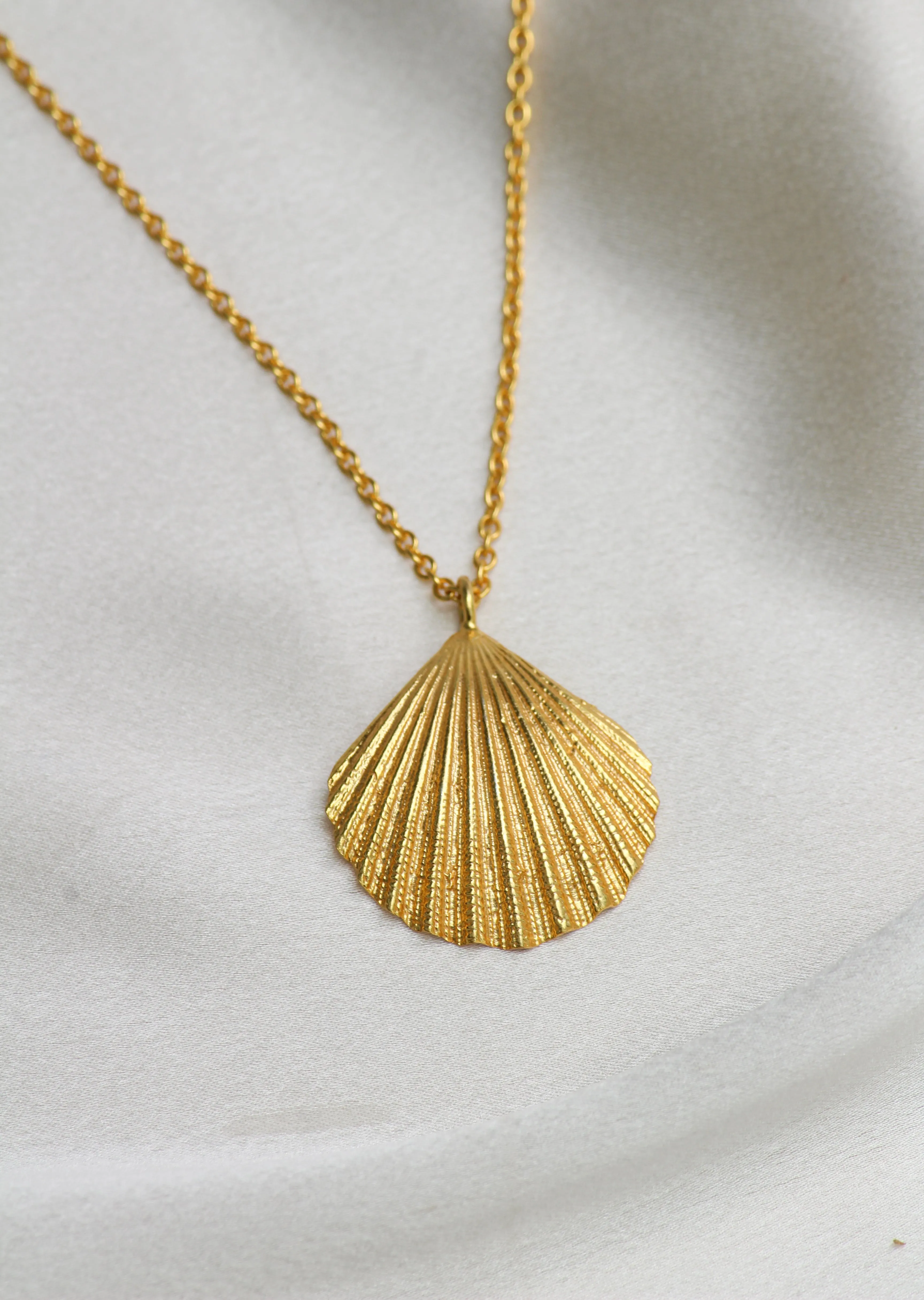 SHELL CHARM BIG