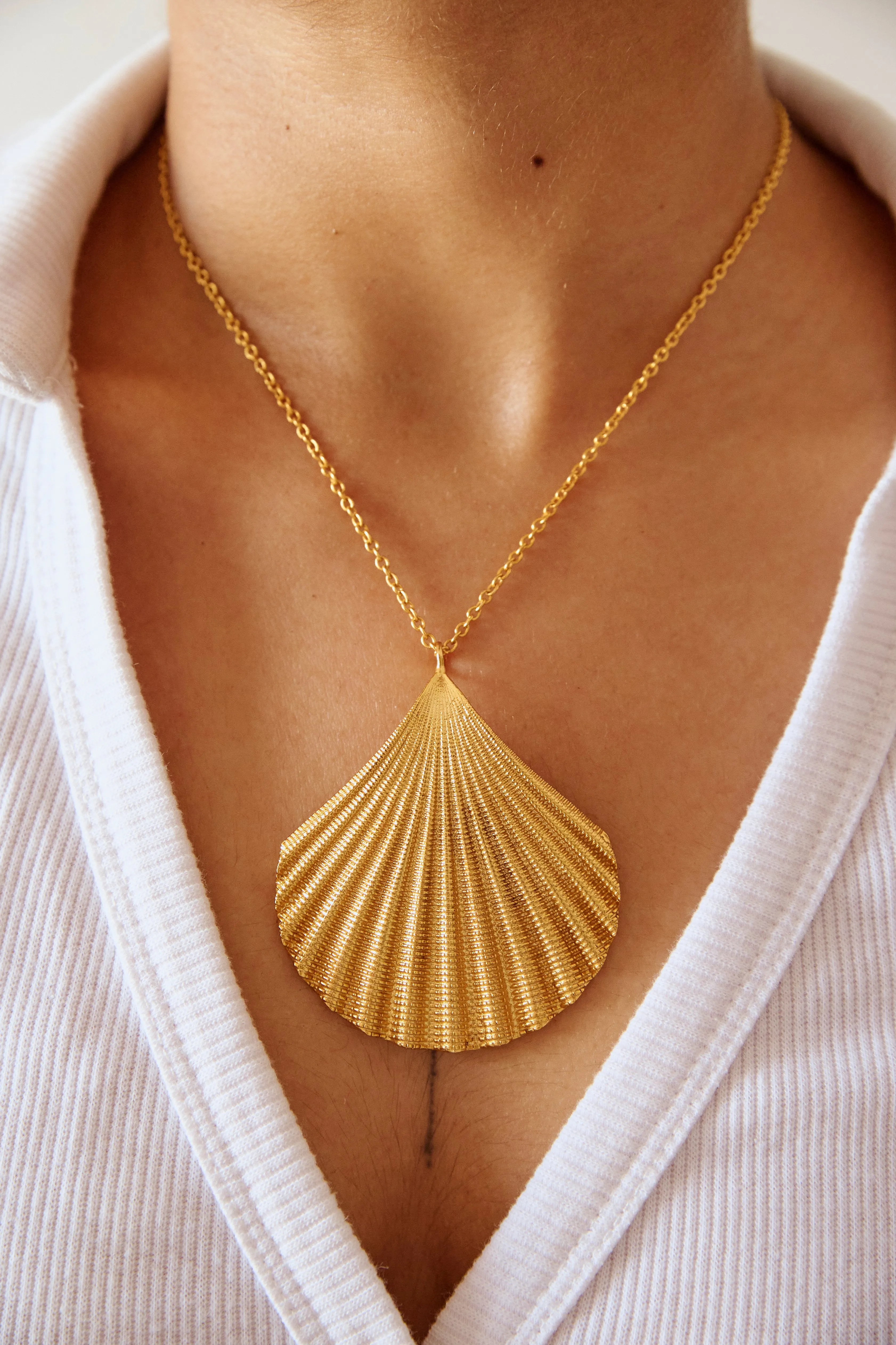 SHELL CHARM BIG