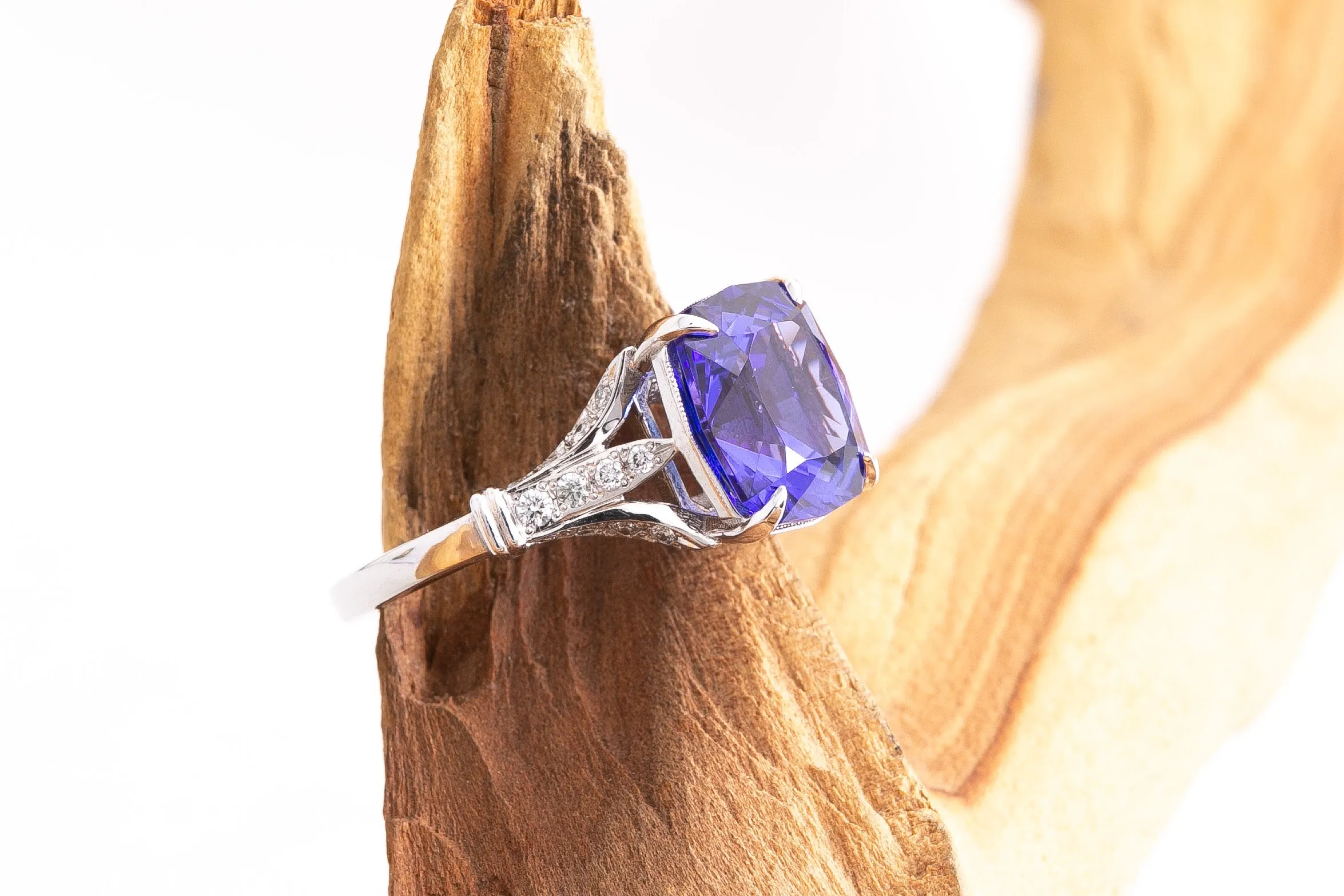 Tanzanite & Diamond Ring