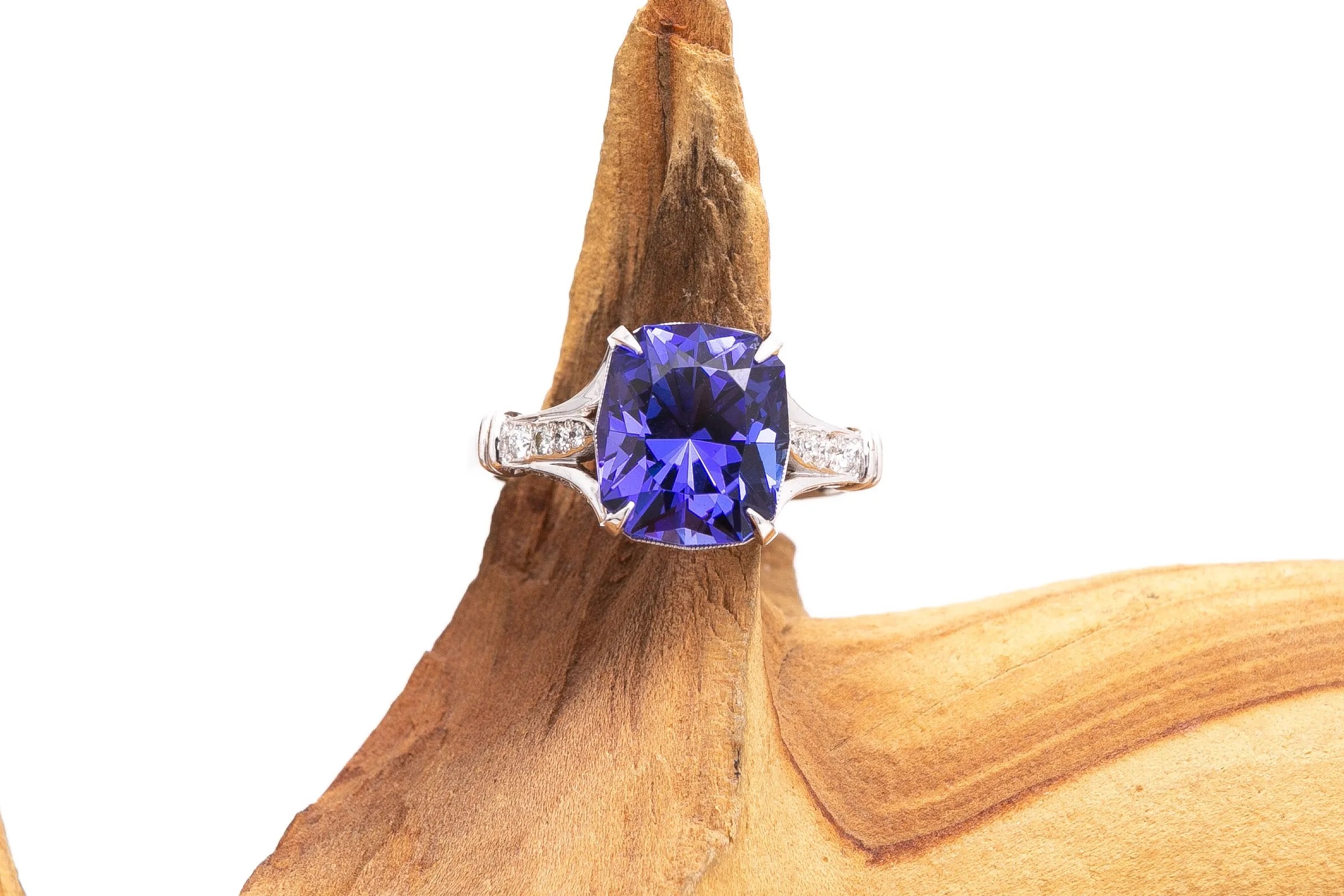 Tanzanite & Diamond Ring