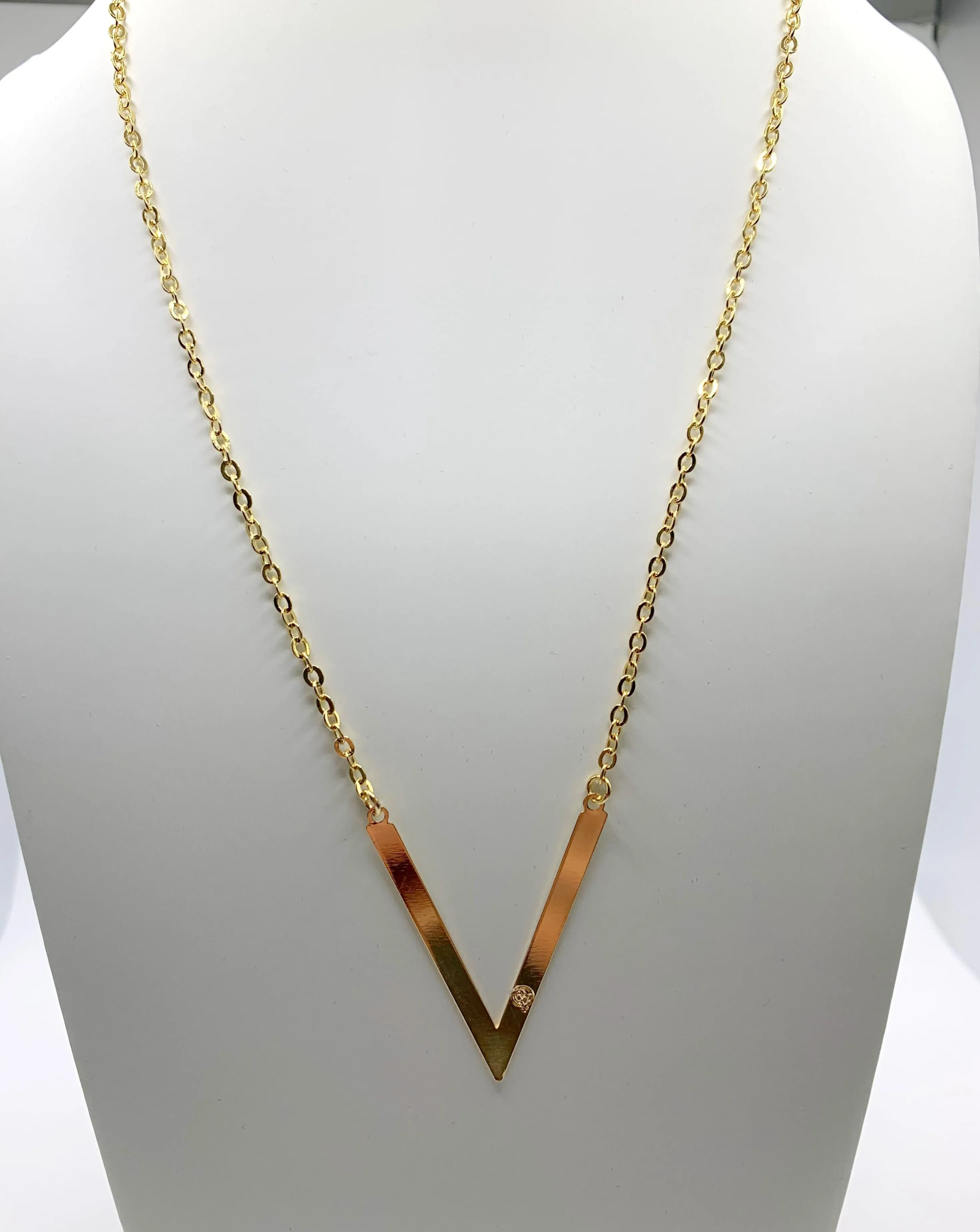 V NECKLACE