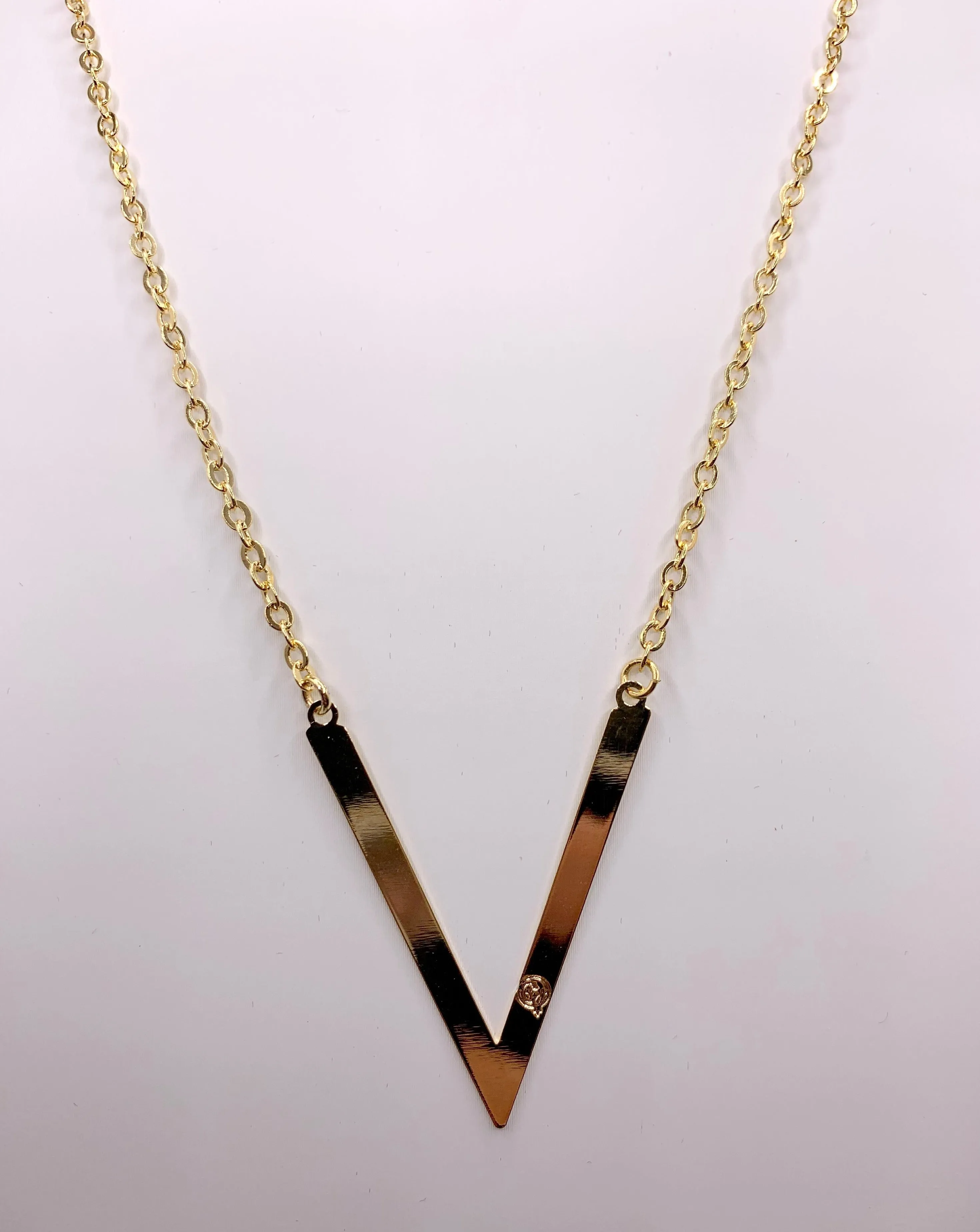 V NECKLACE