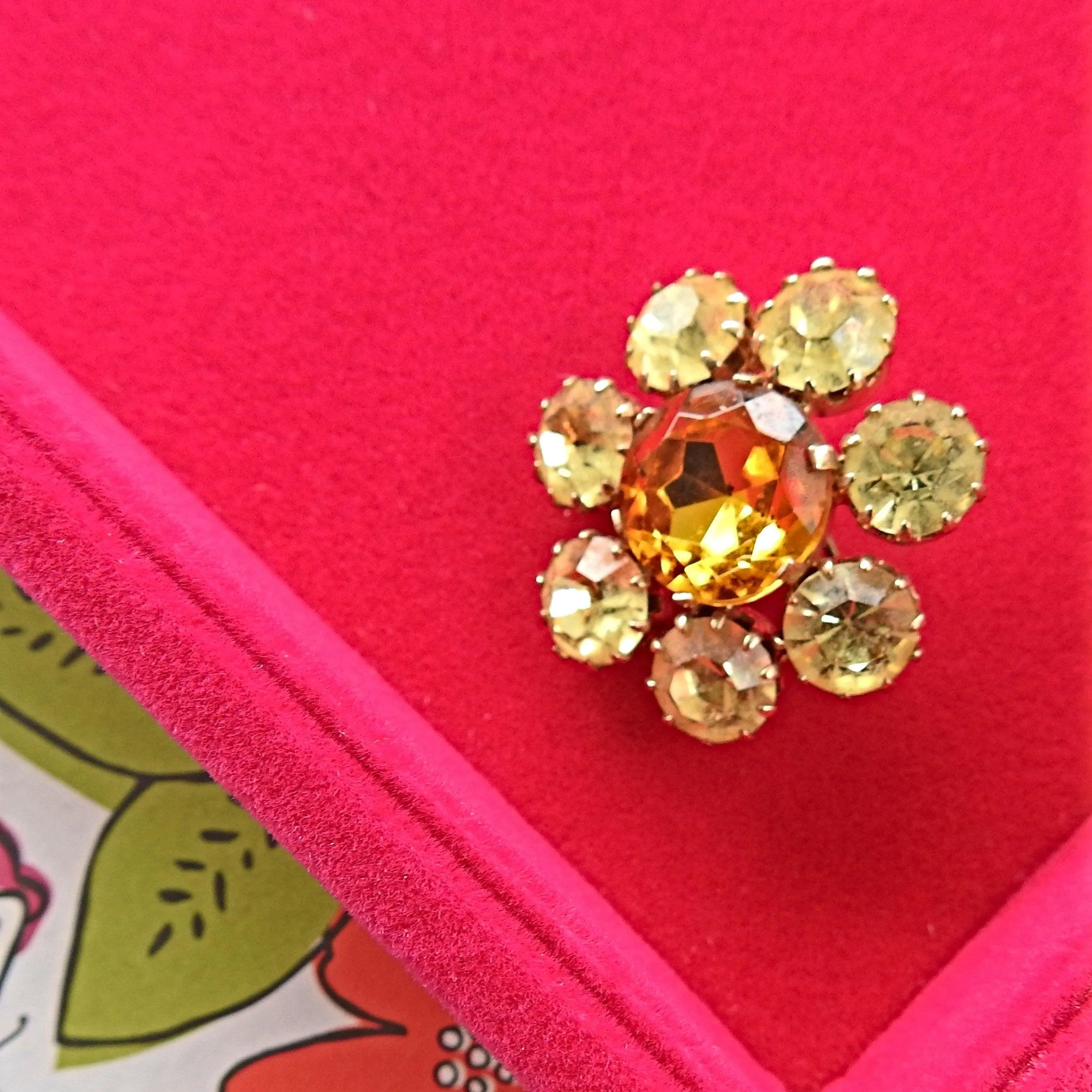 Vintage crystal flower broach pin